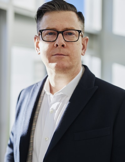 Lars B.